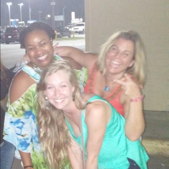 Meet your Posher, Jennifer - Picture 5 of 5